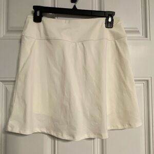 T27- RENWICK Off-White Pleated Active Skort
